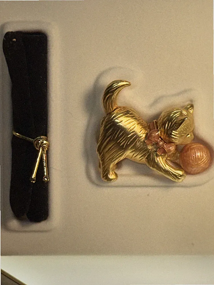 PLEASURES BY ESTEE LAUDER 0.9G DELIGHTFUL KITTEN SOLID PERFUME COMPACT